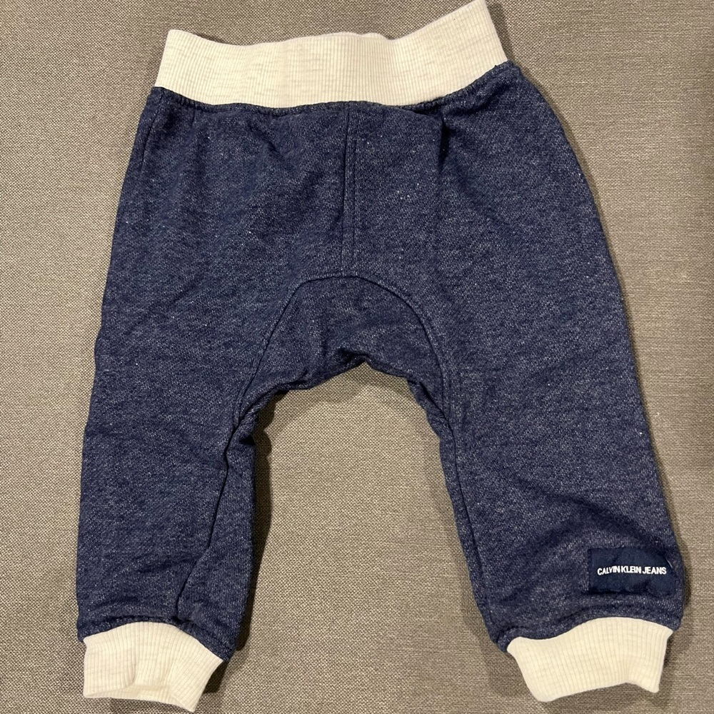Calvin’s Klein Navy Sweatpants 3-6m
